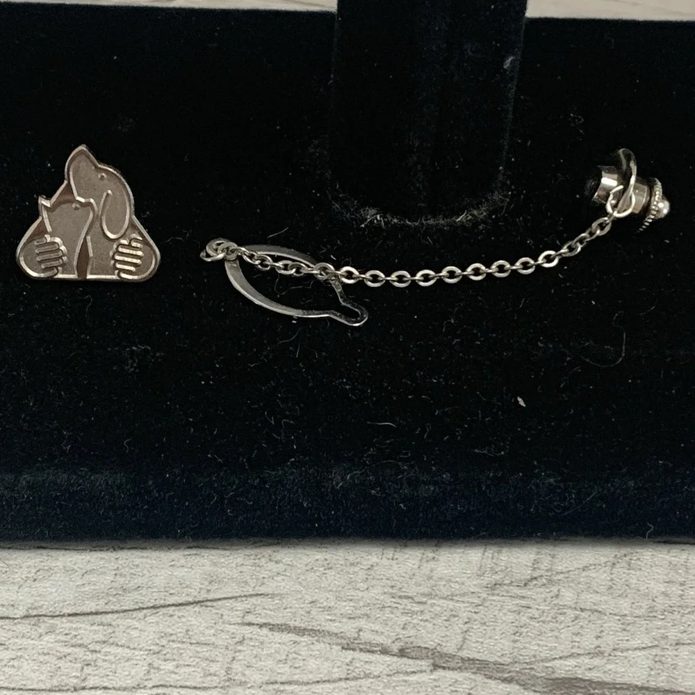 WSAVA Tie Back Lapel Pin 1985 Tokyo Conference Dog Cat Hugging Silver Tone
